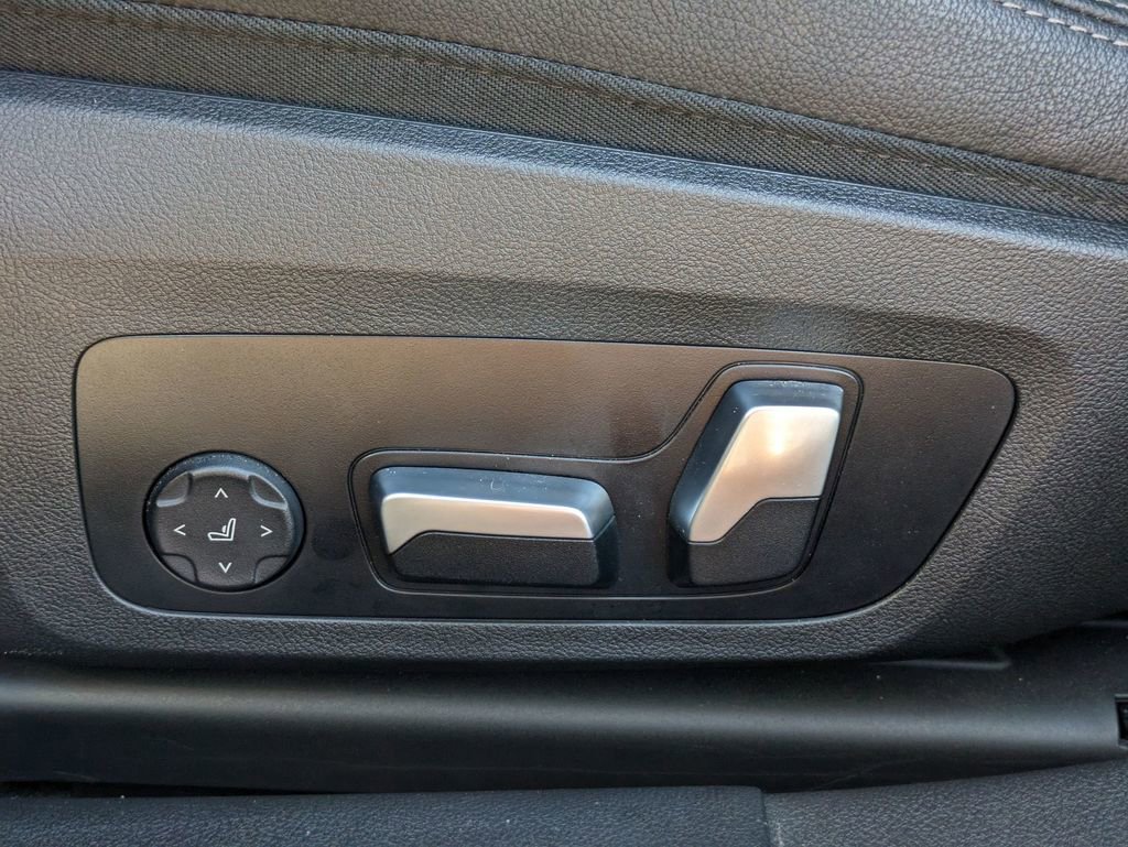 Used 2023 BMW i4 eDrive40 image 16