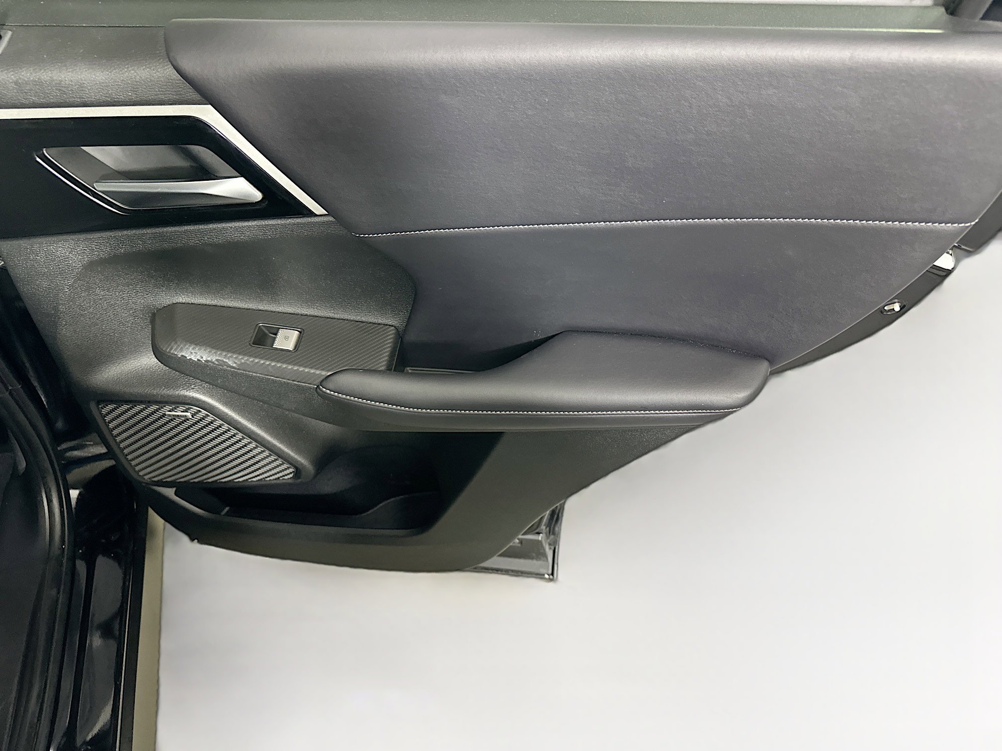 Used 2025 Mitsubishi Outlander SE image 29