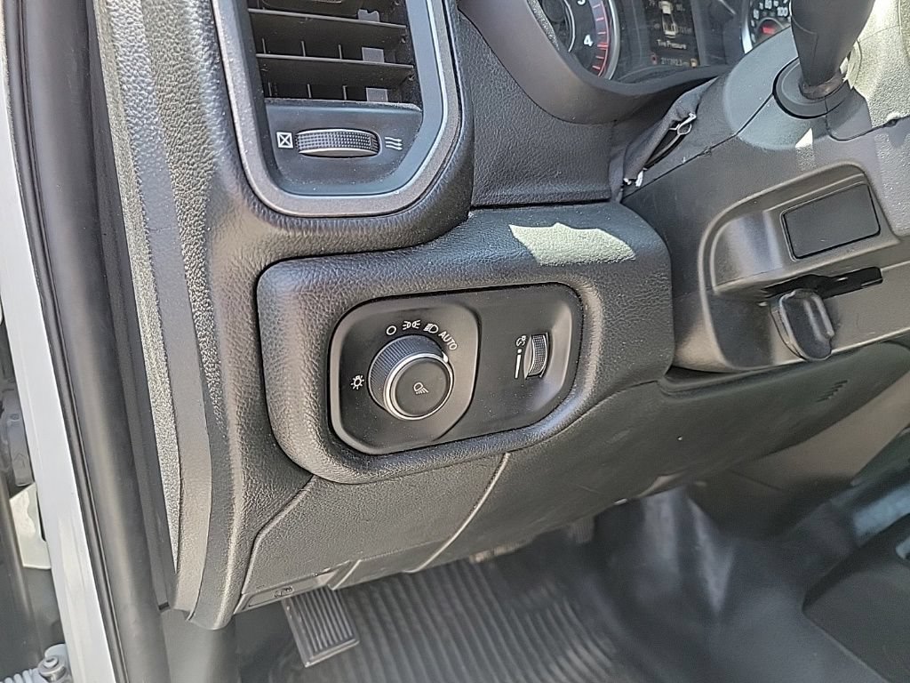 Used 2024 RAM 3500 Tradesman w/ Chrome Appearance Group AWD/4WD image 13