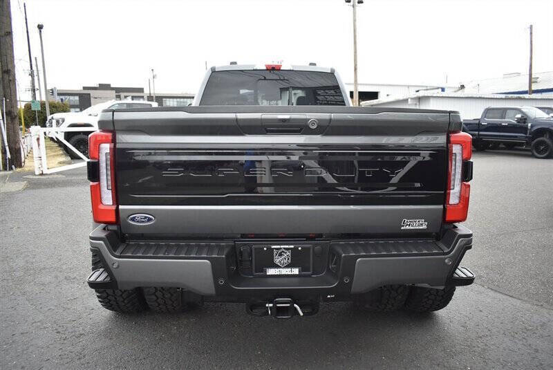Used 2025 Ford F450 Platinum w/ FX4 Off-Road Package image 4