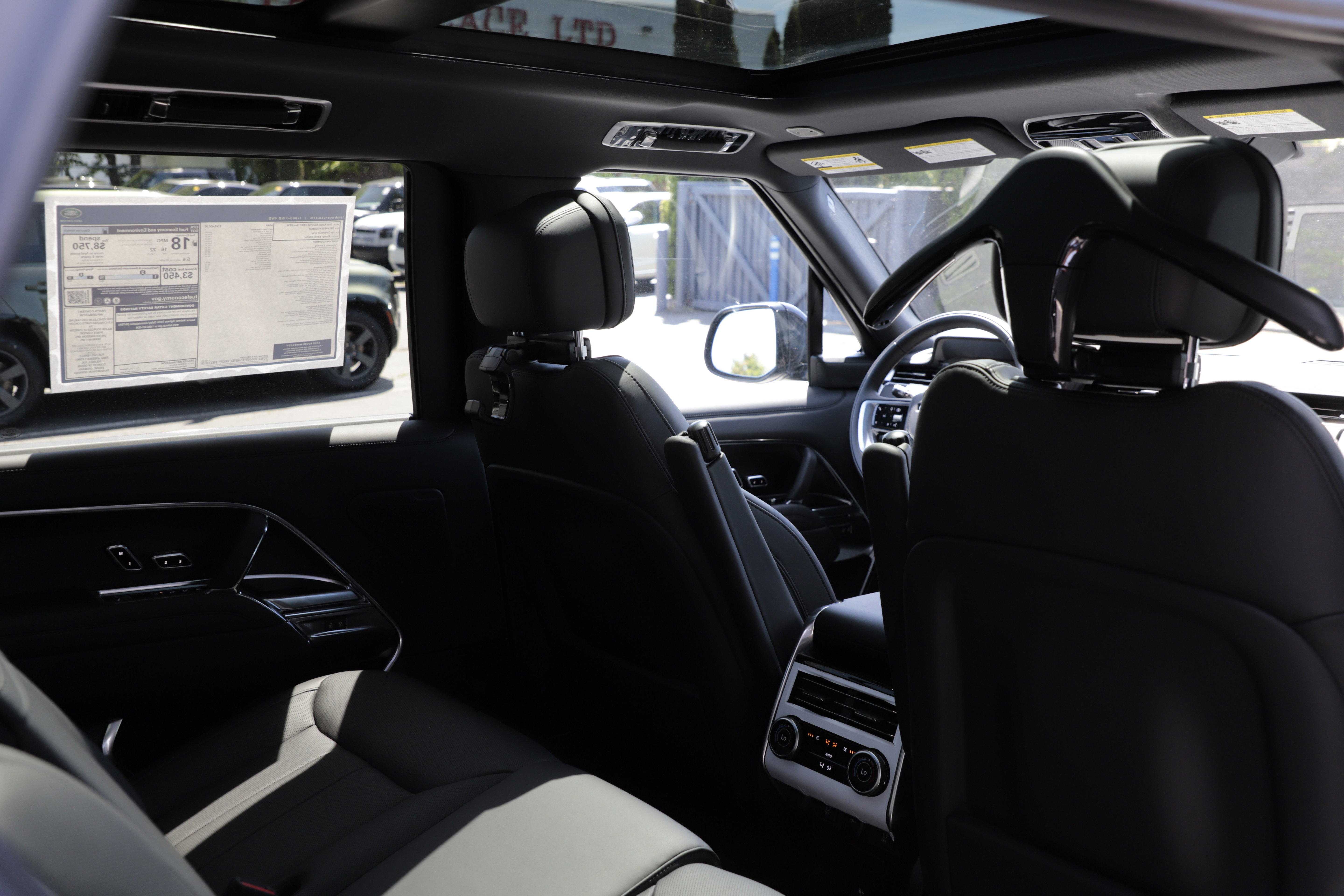New 2026 Land Rover Range Rover Long Wheelbase SE AWD/4WD image 11