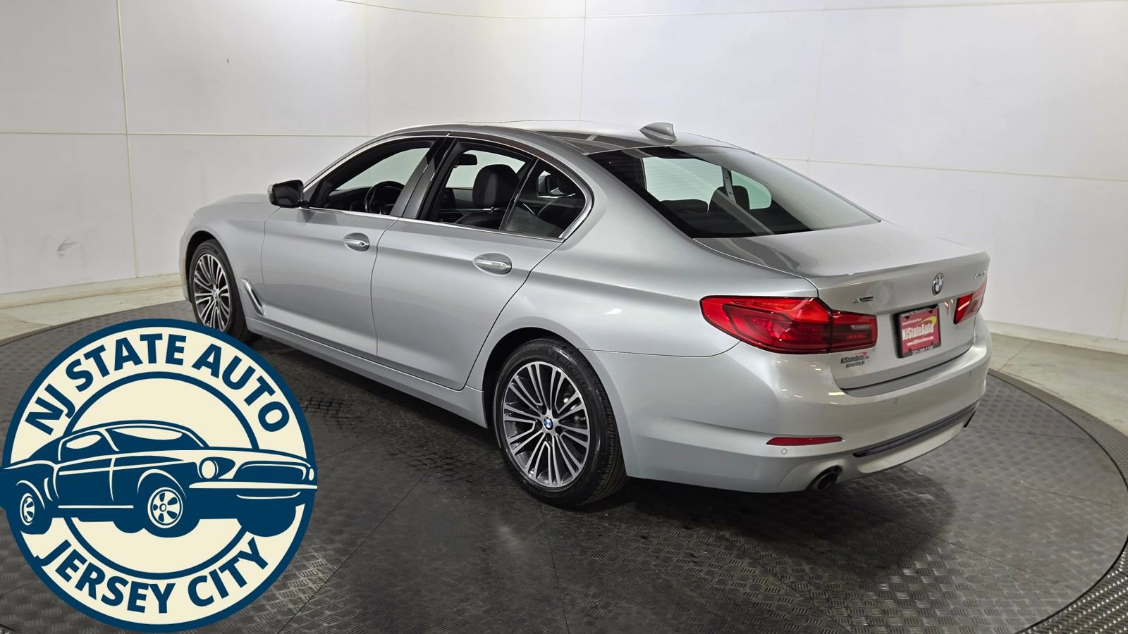 Used 2018 BMW 530i xDrive w/ Premium Package image 5