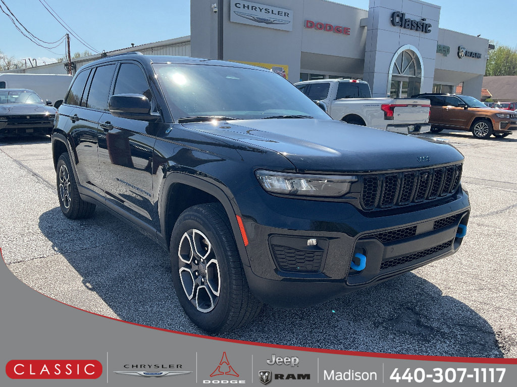 Used 2022 Jeep Grand Cherokee Trailhawk w/ Advanced Protech Group II AWD/4WD image 1