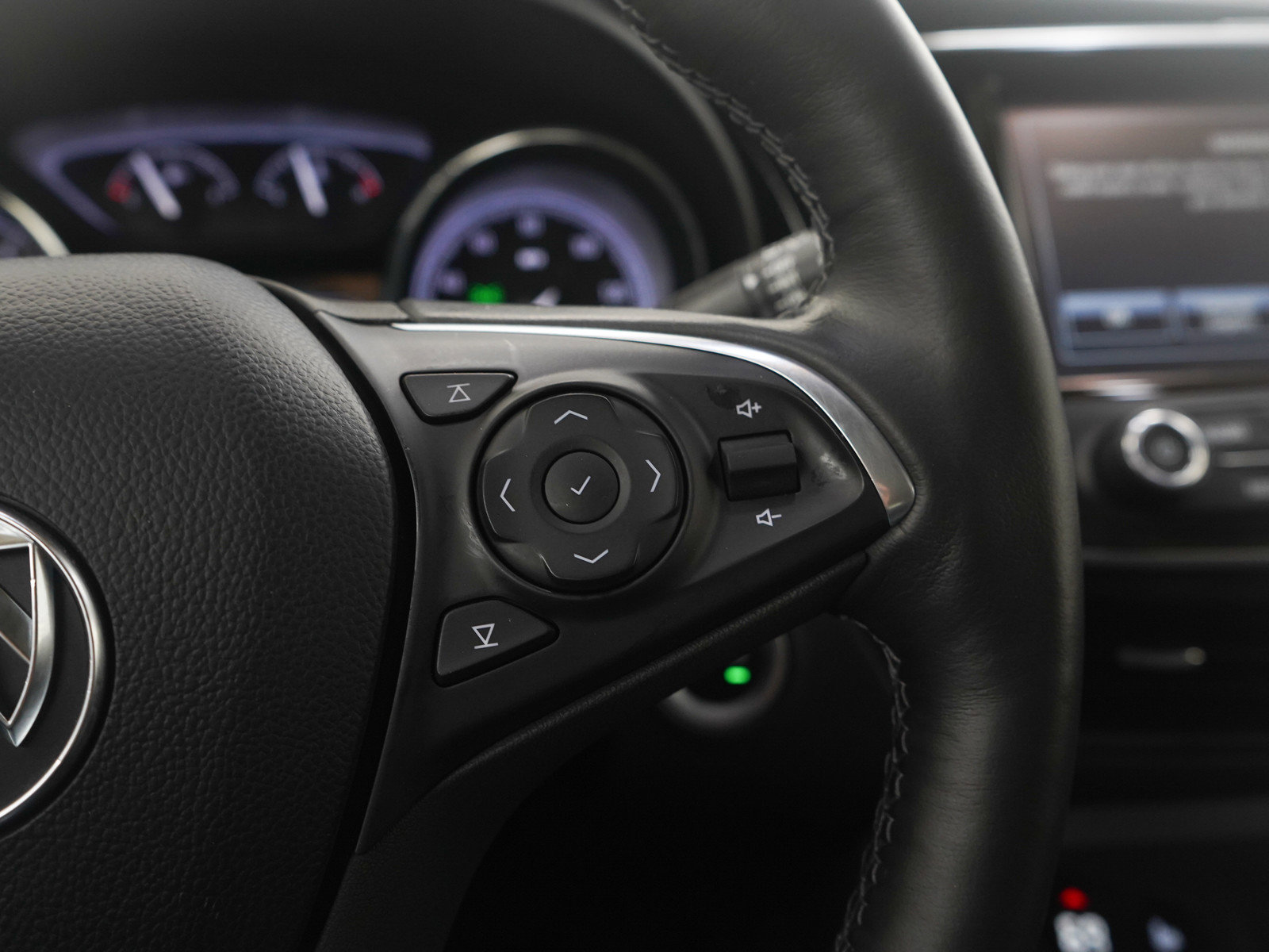 Used 2019 Buick Envision Essence image 27