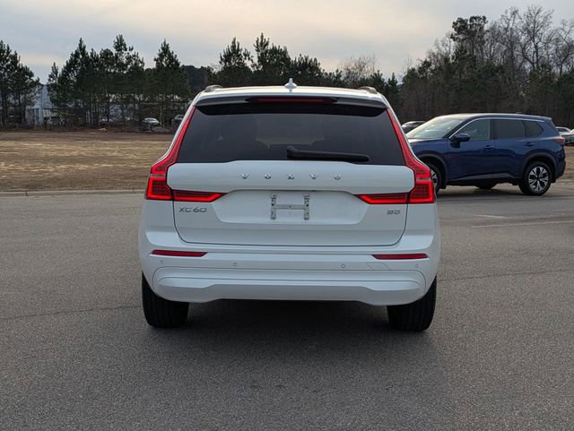 Used 2022 Volvo XC60 B5 Momentum image 4
