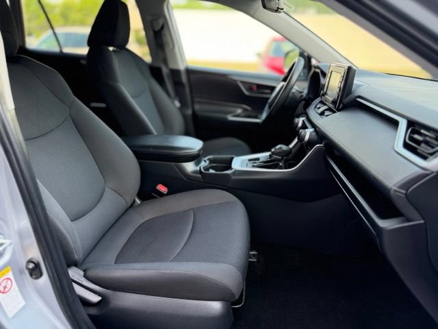 Used 2019 Toyota RAV4 LE w/ All Weather Liner Package AWD/4WD image 23