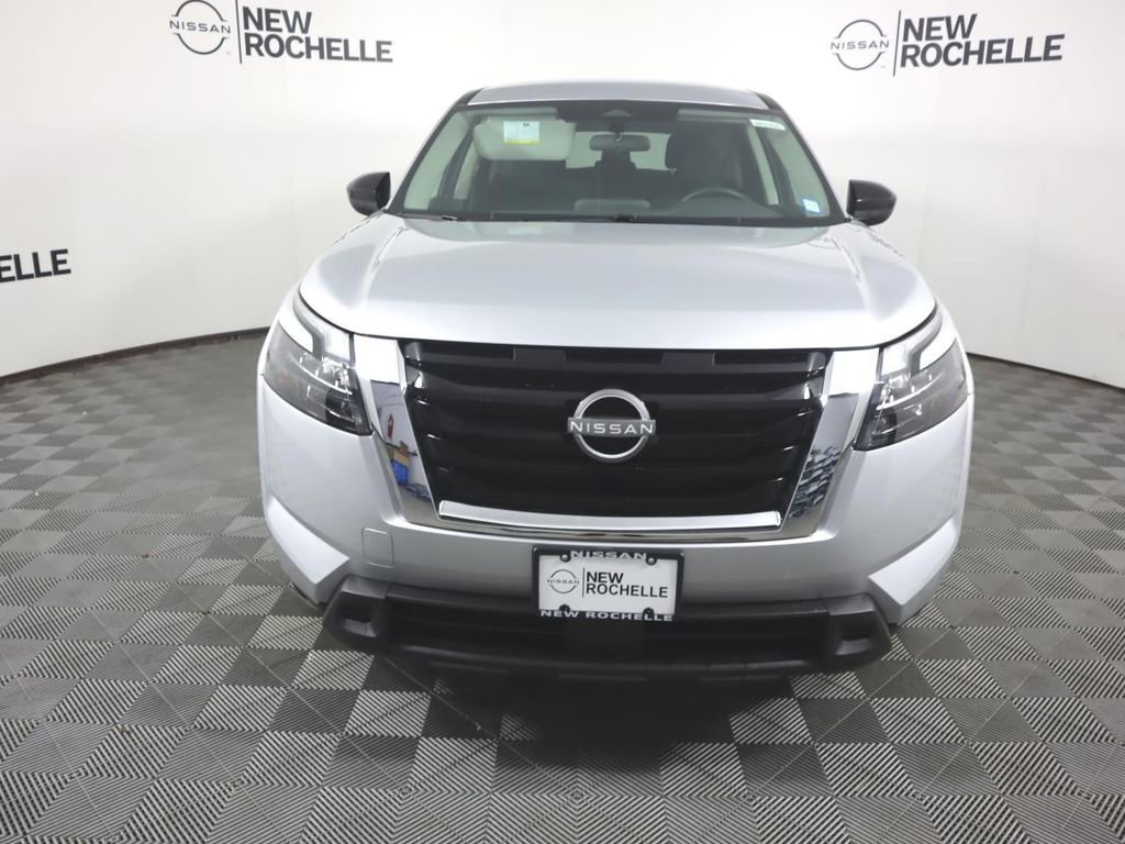 Certified 2025 Nissan Pathfinder S image 2