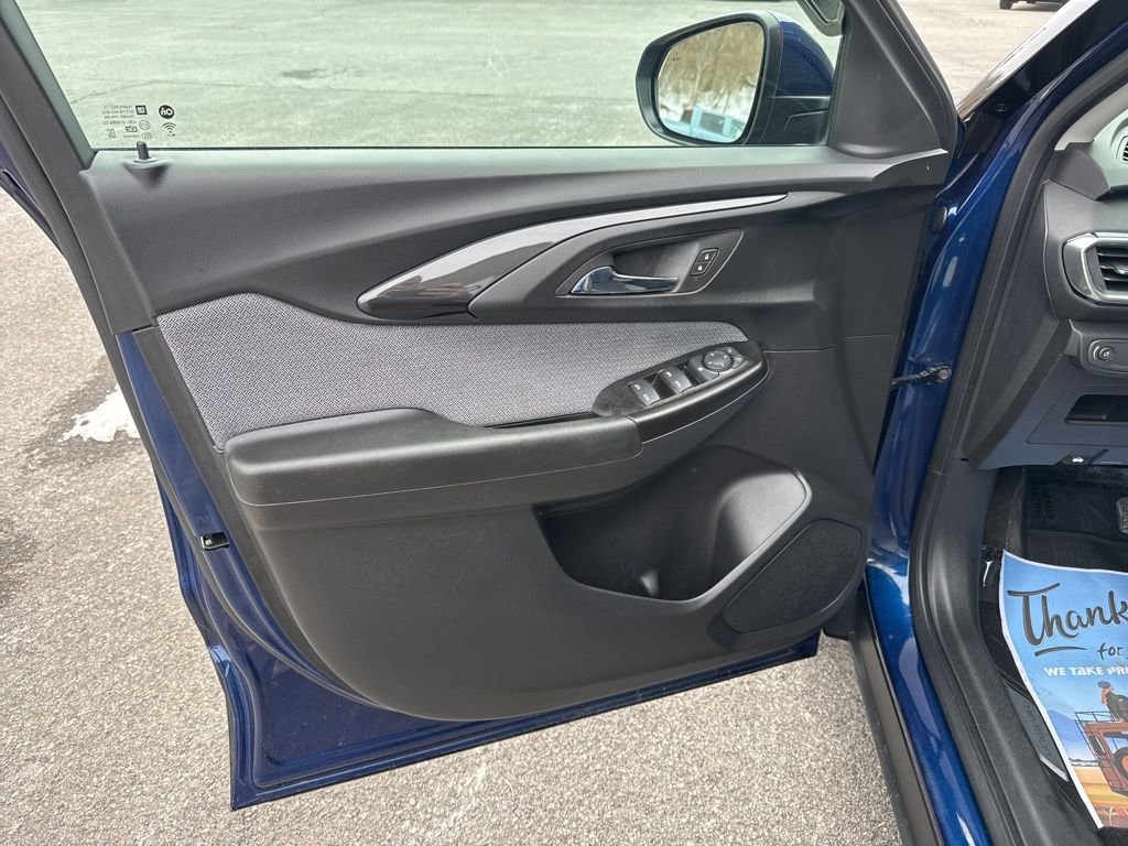 Used 2023 Chevrolet TrailBlazer LT w/ Convenience Package image 17