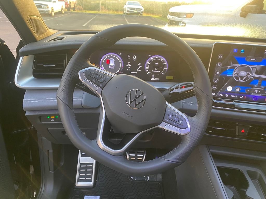 New 2026 Volkswagen Tiguan SE R-Line FWD image 14