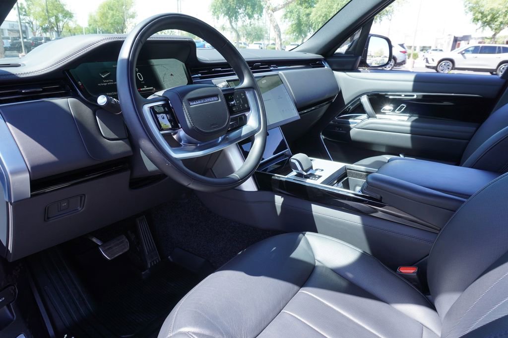 Used 2025 Land Rover Range Rover Long Wheelbase SE image 18