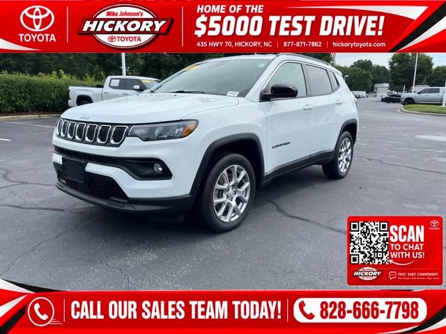 Used 2023 Jeep Compass Latitude AWD/4WD image 1