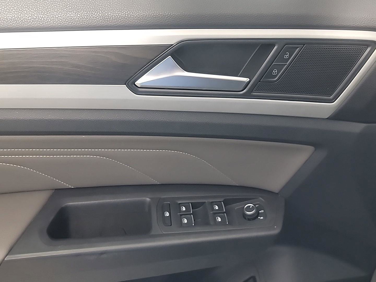 Used 2022 Volkswagen Atlas SE w/ Panoramic Sunroof Package image 36