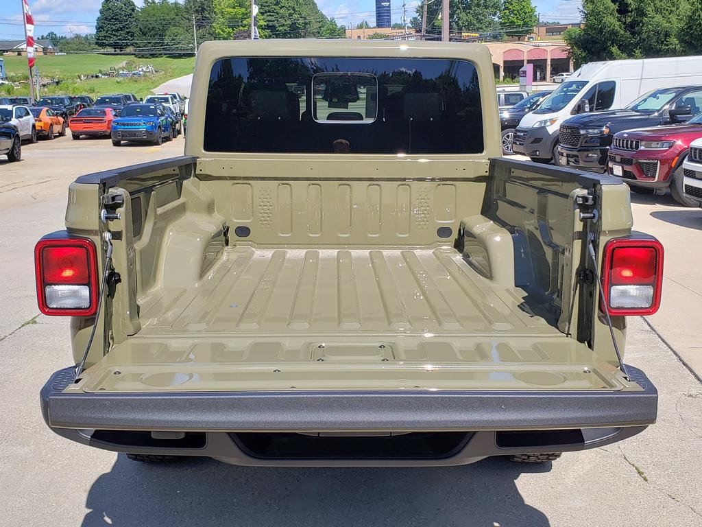New 2026 Jeep Gladiator Sport AWD/4WD image 9