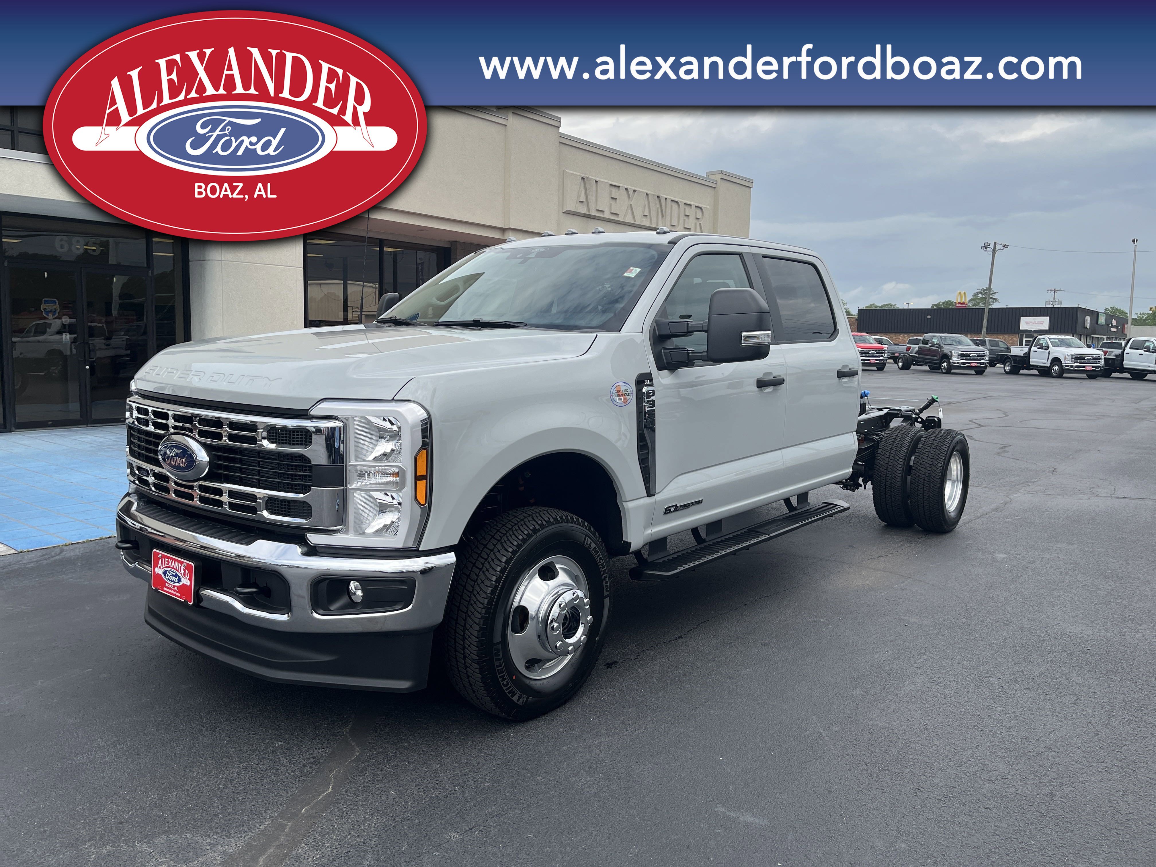 New 2025 Ford F350 XL w/ XL Chrome Package