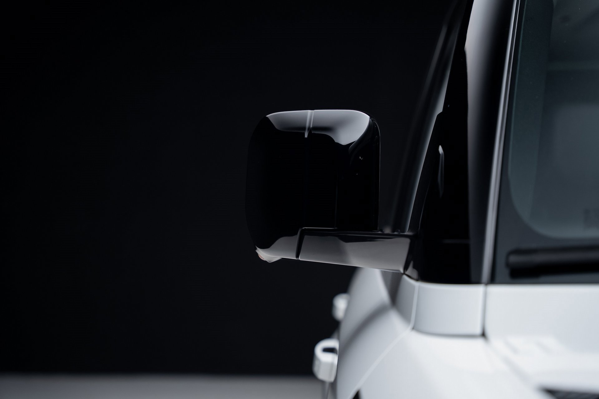 Used 2023 Land Rover Defender 130 SE image 15