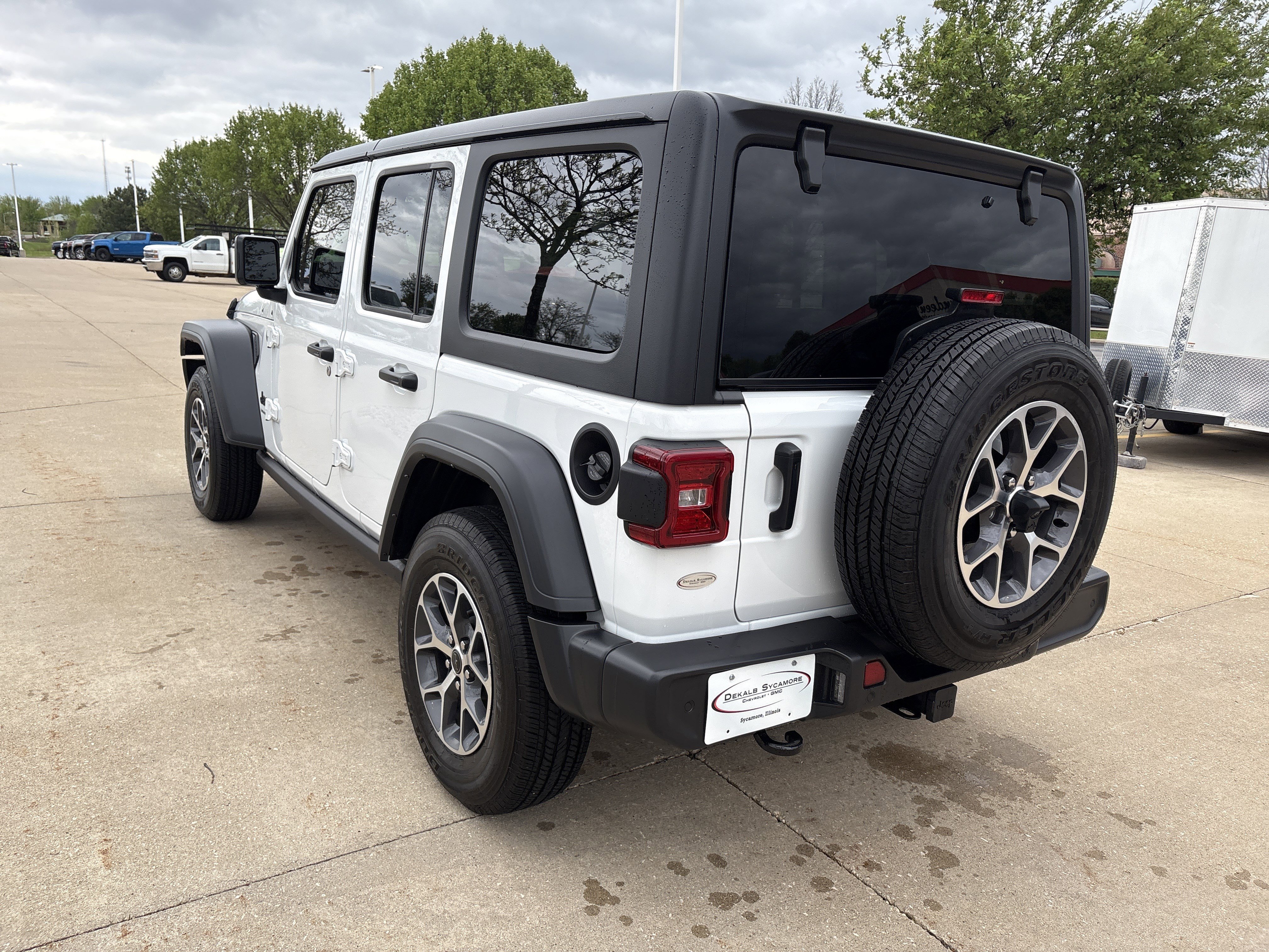 Used 2024 Jeep Wrangler Unlimited Sport AWD/4WD image 8