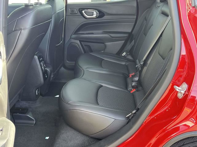 New 2026 Jeep Compass Latitude image 13