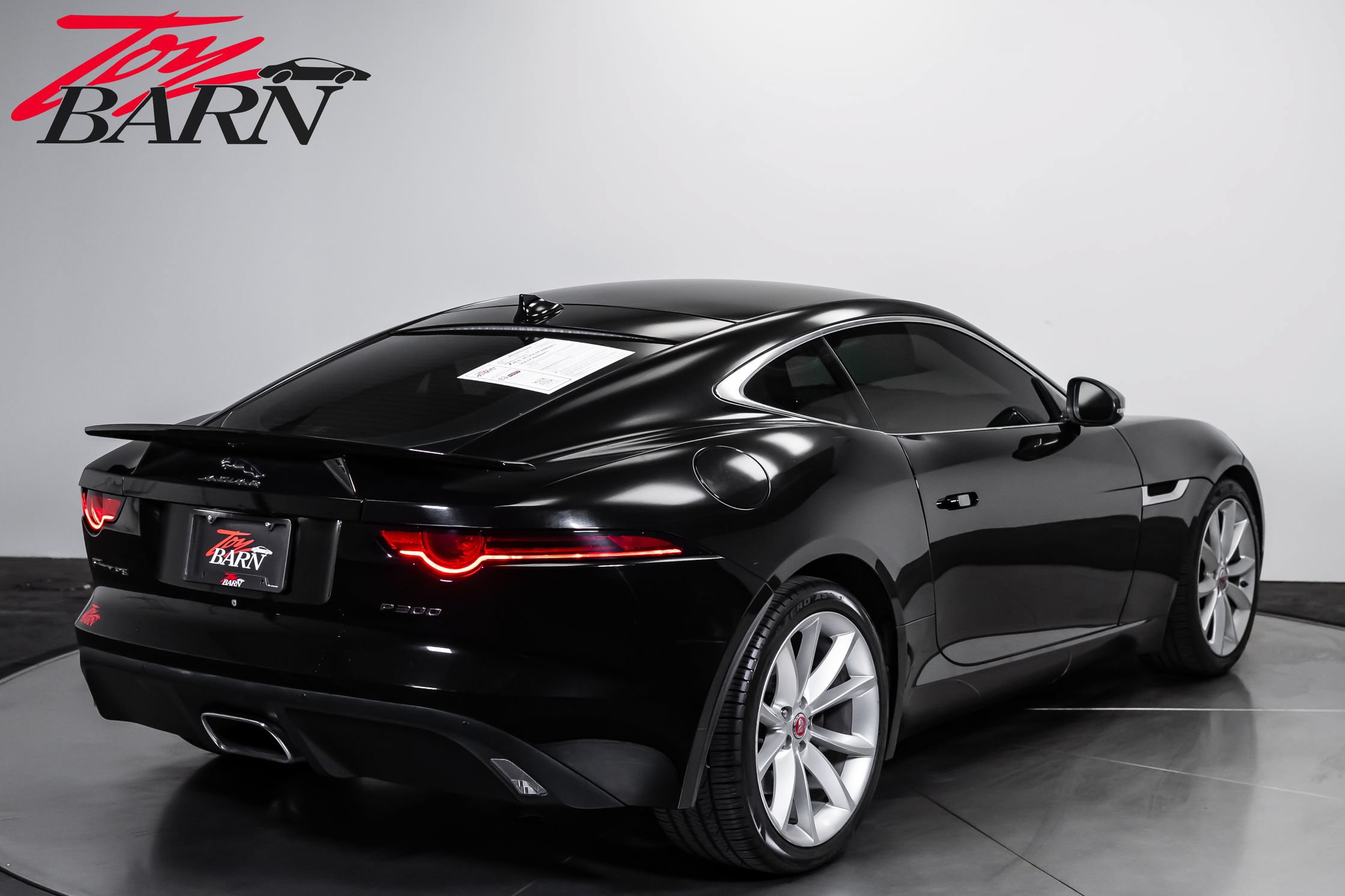 Used 2019 Jaguar F-TYPE Coupe RWD image 5