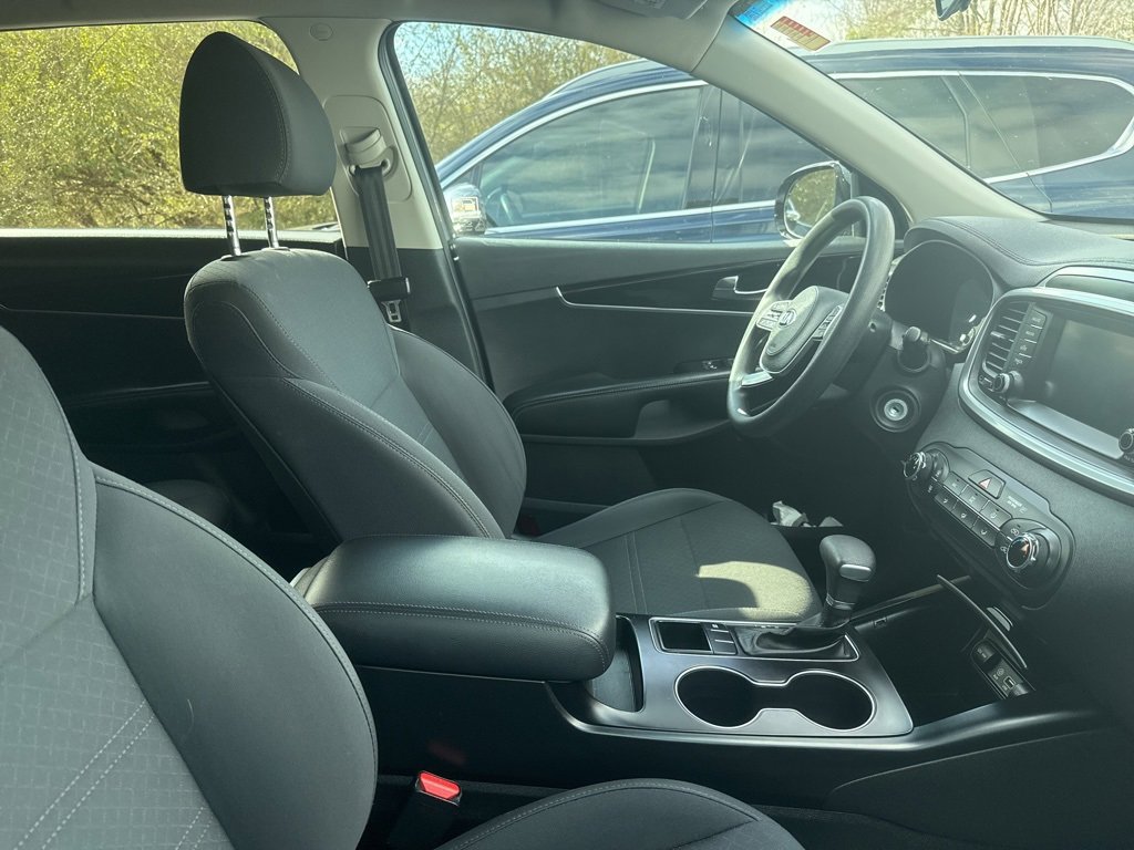 Used 2020 Kia Sorento LX image 11