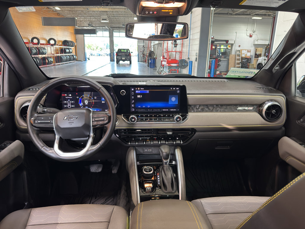 Used 2026 Chevrolet Colorado ZR2 w/ Technology Package AWD/4WD image 13