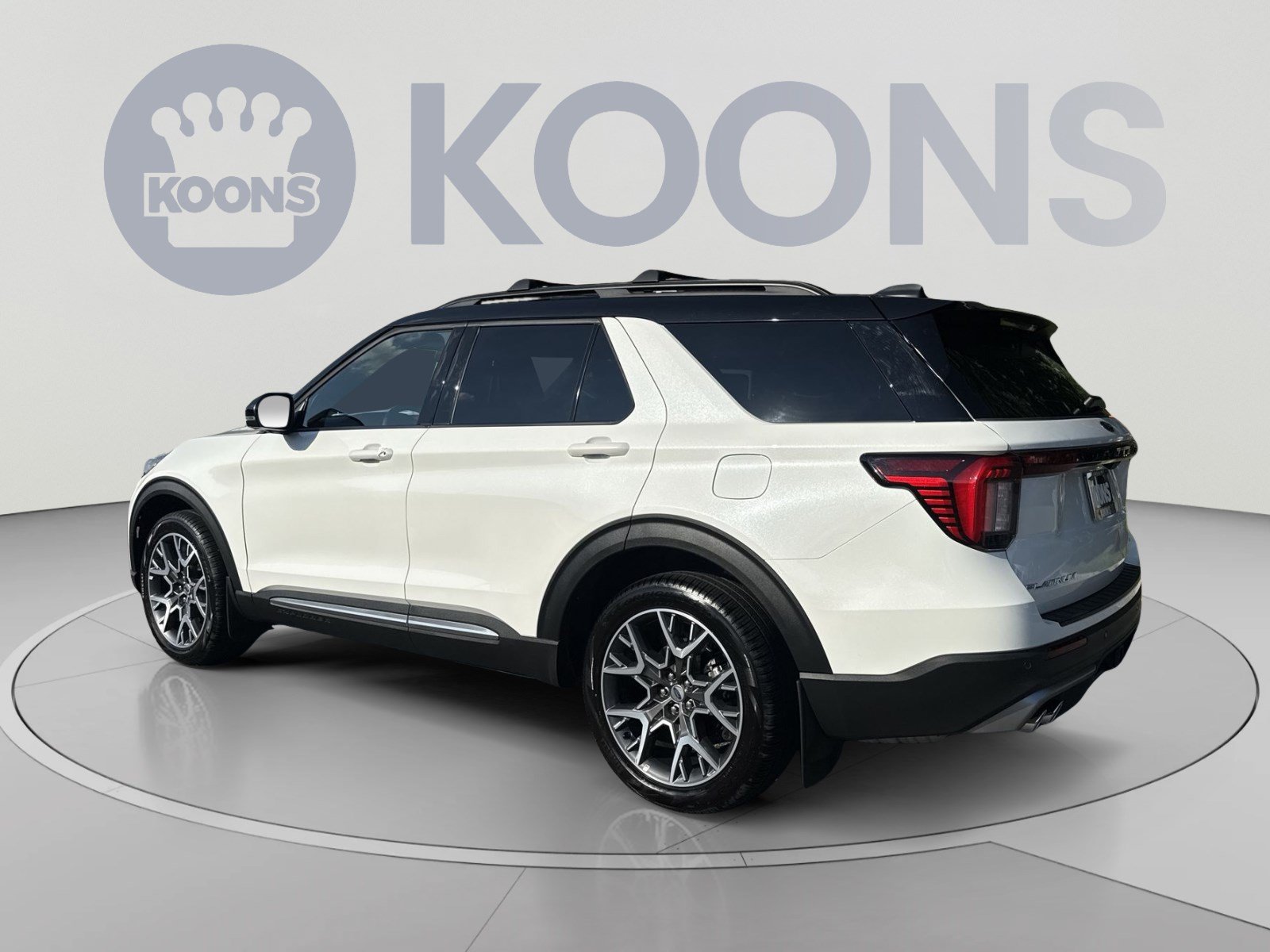 Used 2025 Ford Explorer Platinum w/ Ultimate Package AWD/4WD image 4