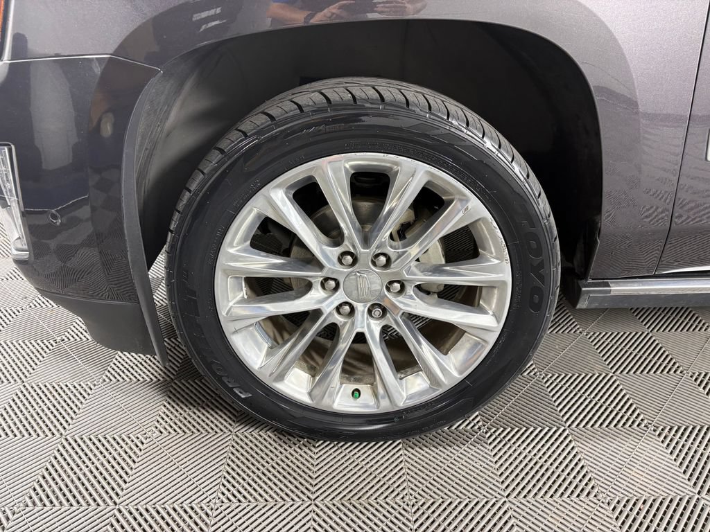 Used 2018 Cadillac Escalade Premium Luxury AWD/4WD image 10