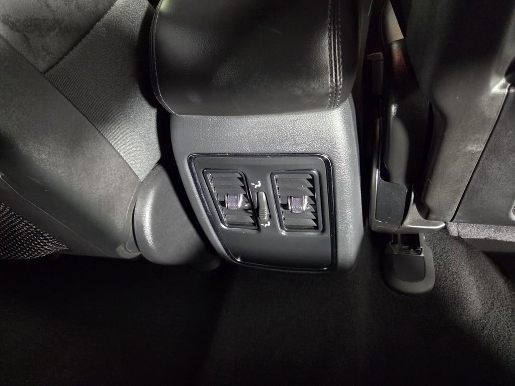 Certified 2019 Jeep Grand Cherokee Laredo w/ Laredo X Package image 29