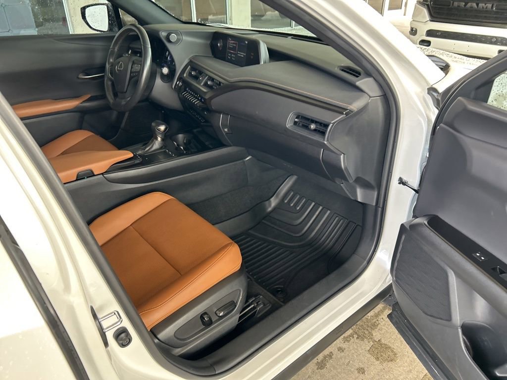 Used 2020 Lexus UX 200 w/ Premium Package image 23