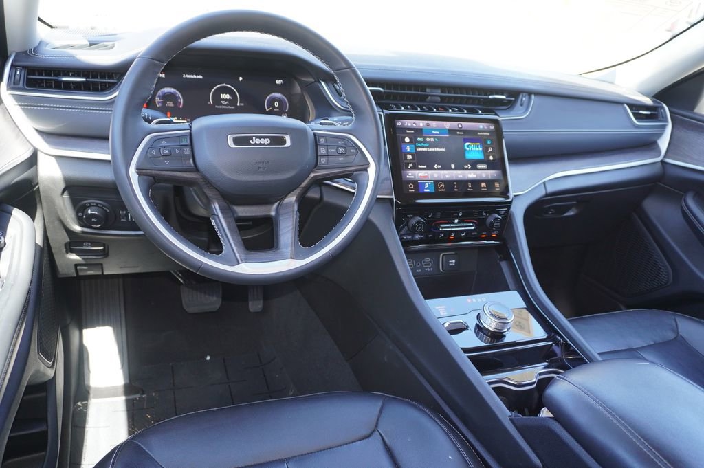 Used 2023 Jeep Grand Cherokee Limited image 13