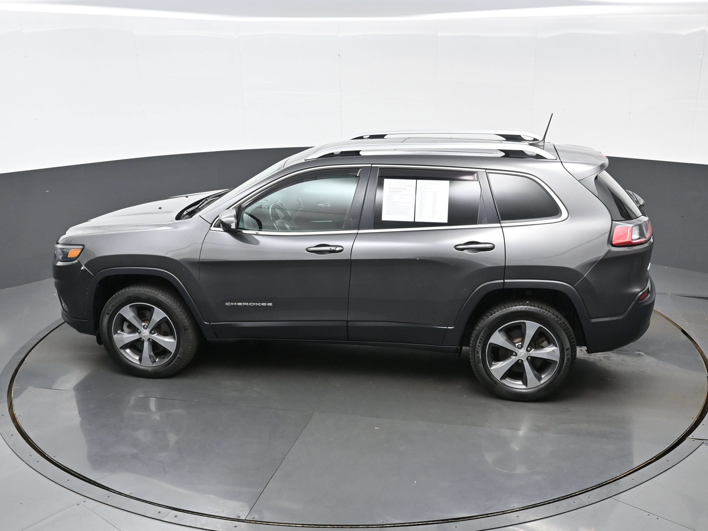 Used 2019 Jeep Cherokee Limited w/ Trailer Tow Group AWD/4WD image 39