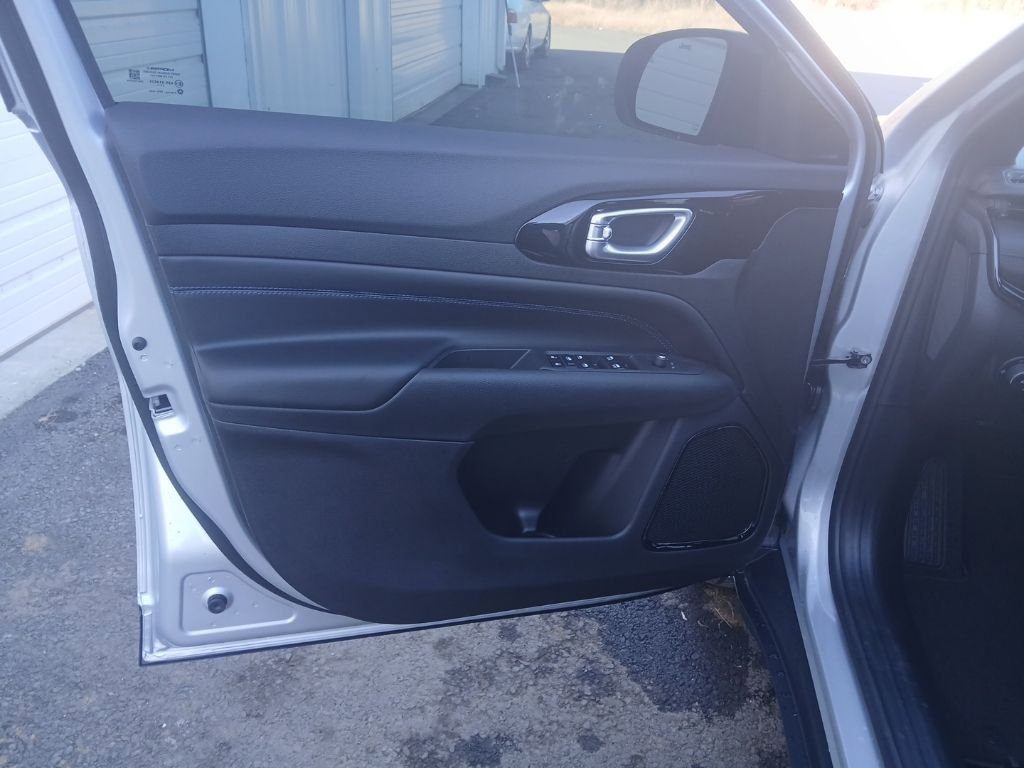 New 2026 Jeep Compass Latitude image 28