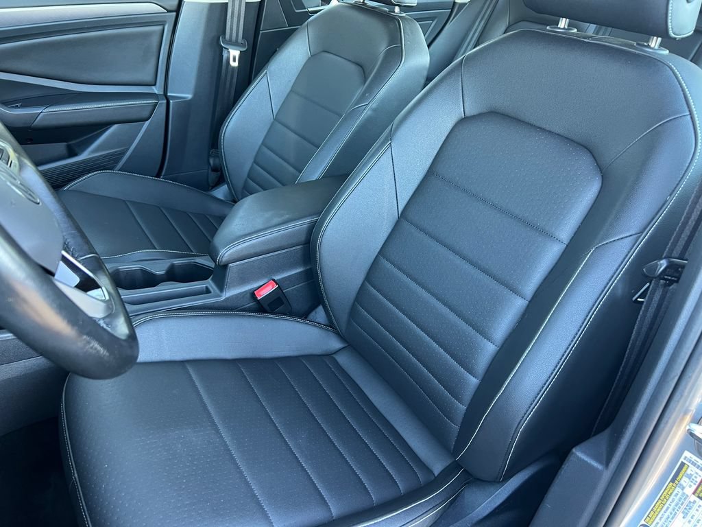 Used 2024 Volkswagen Jetta SE FWD image 11