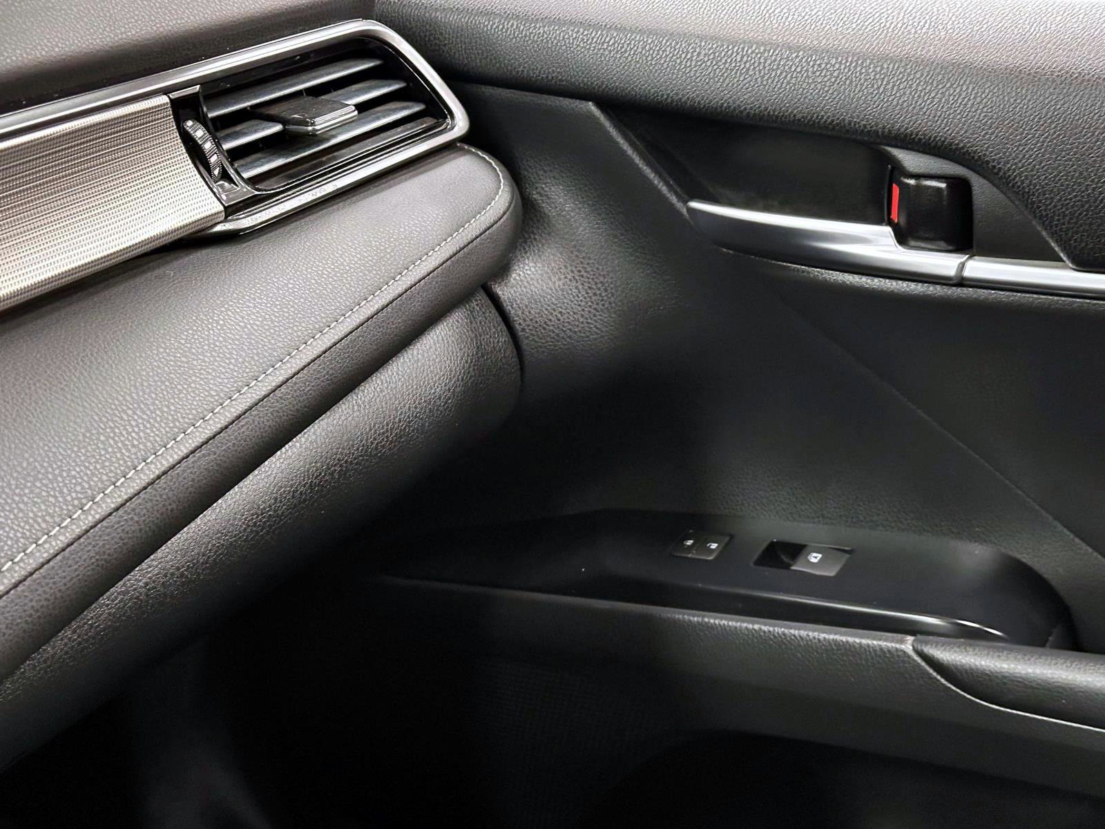 Certified 2019 Toyota Camry SE image 24