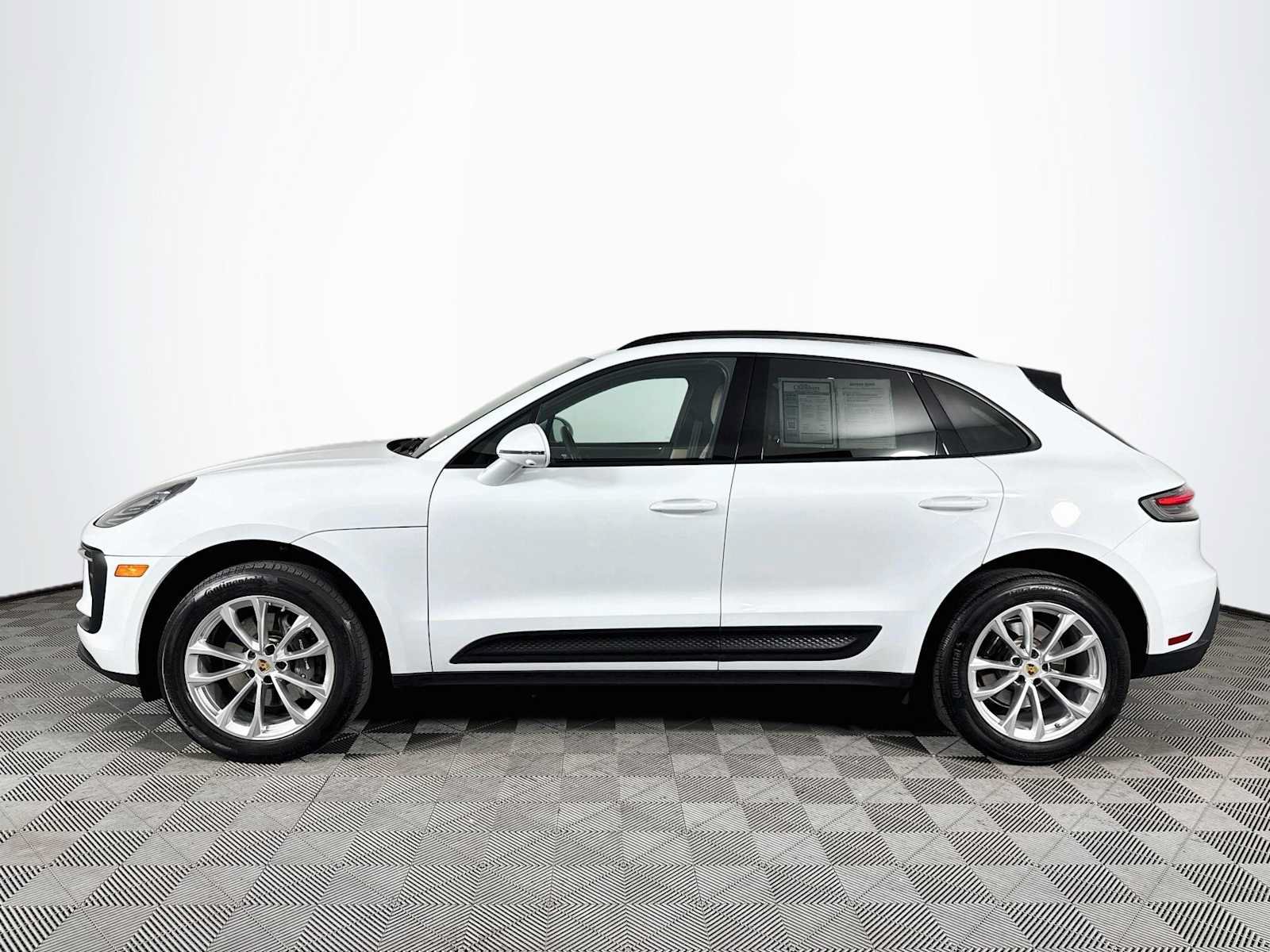Used 2023 Porsche Macan Turbo AWD/4WD image 8