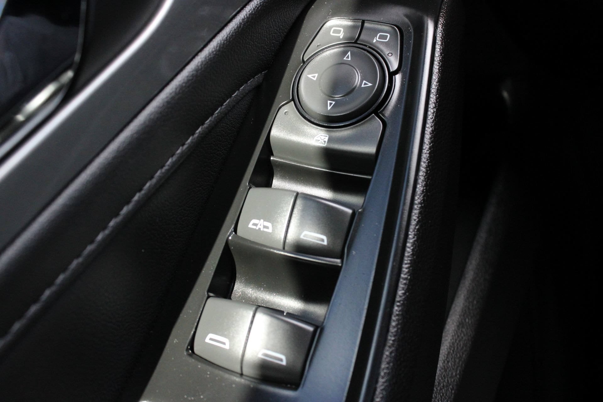 Used 2023 Chevrolet Traverse LT FWD image 23