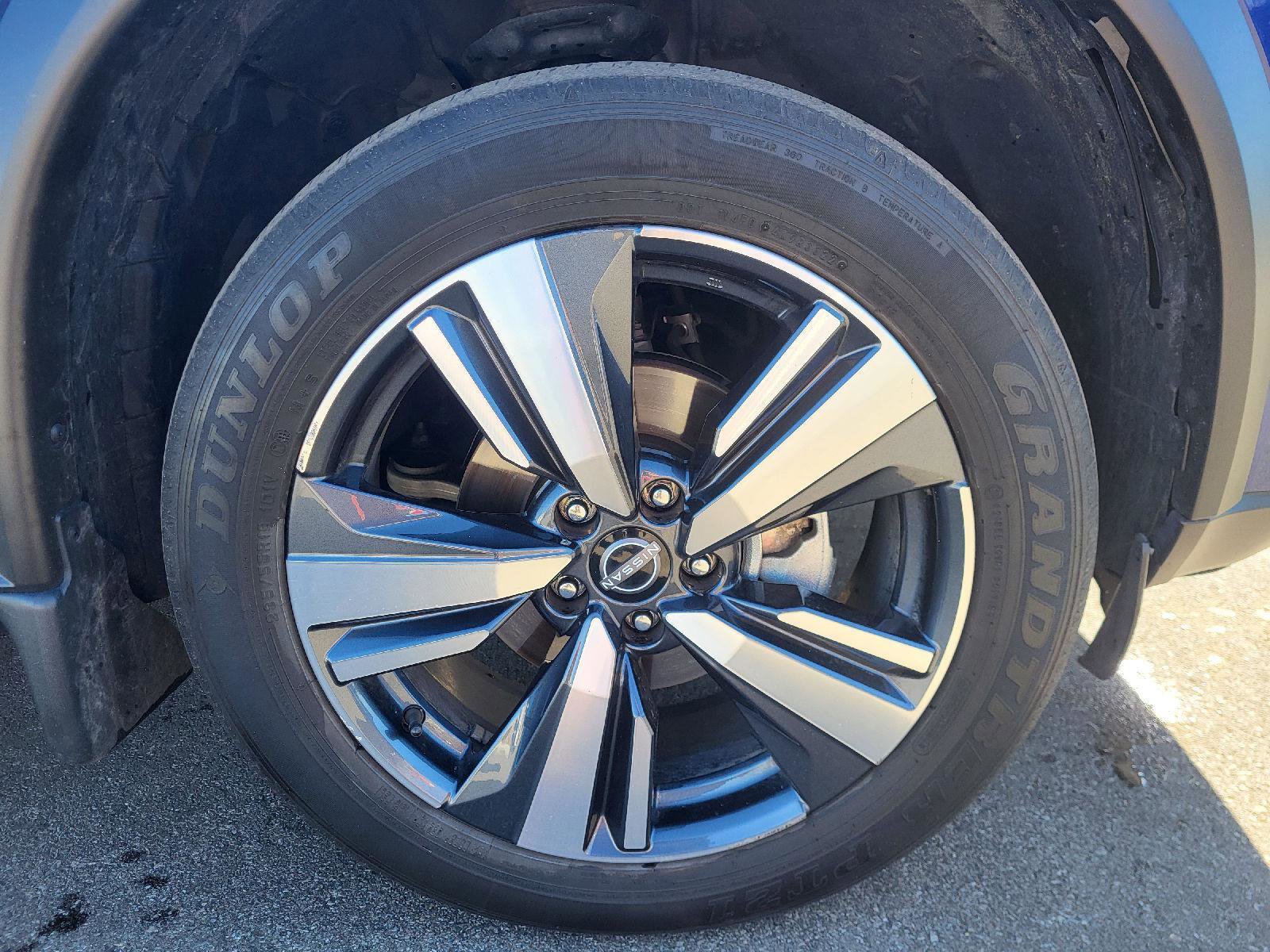 Used 2023 Nissan Rogue SL w/ SL Premium Package image 14