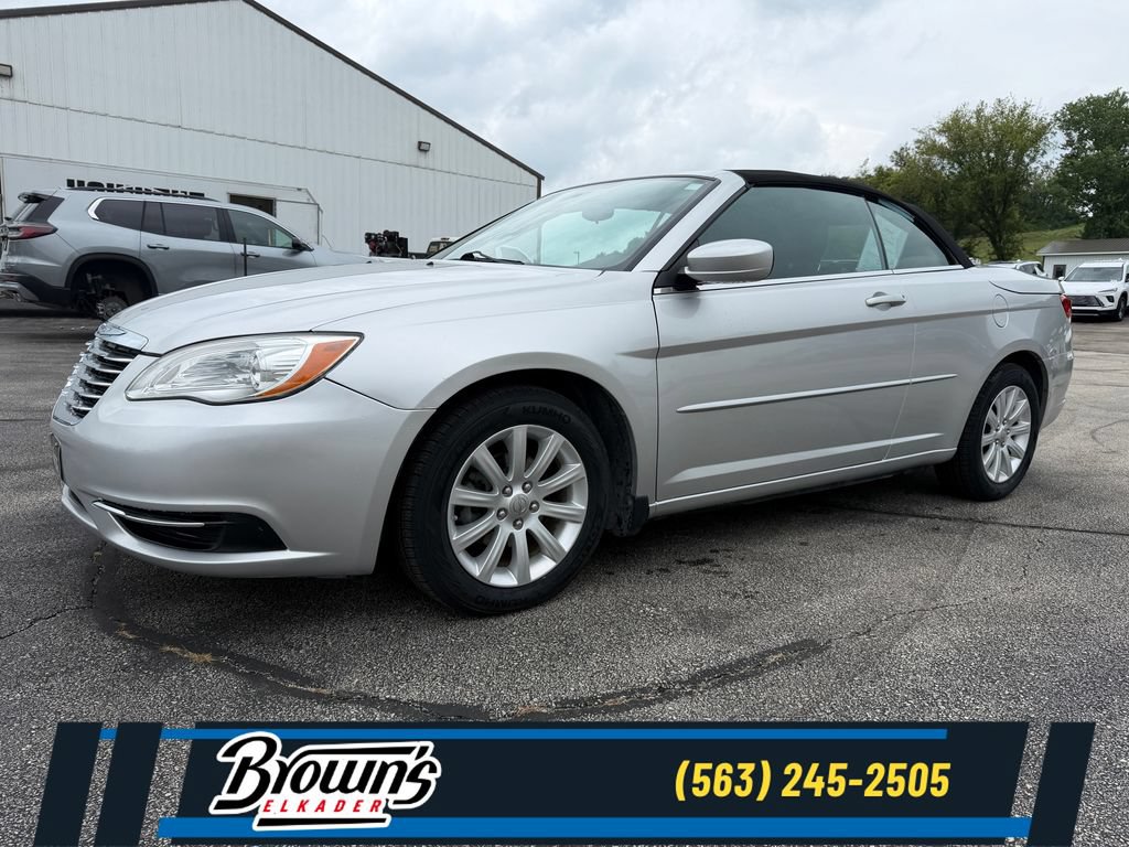 Used 2011 Chrysler 200 Touring FWD image 1