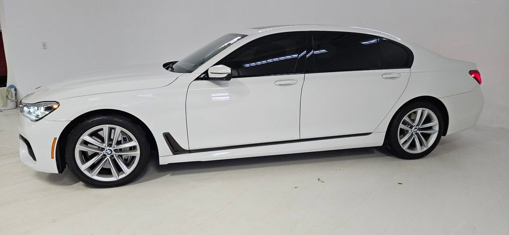 Used 2017 BMW 750i xDrive image 4