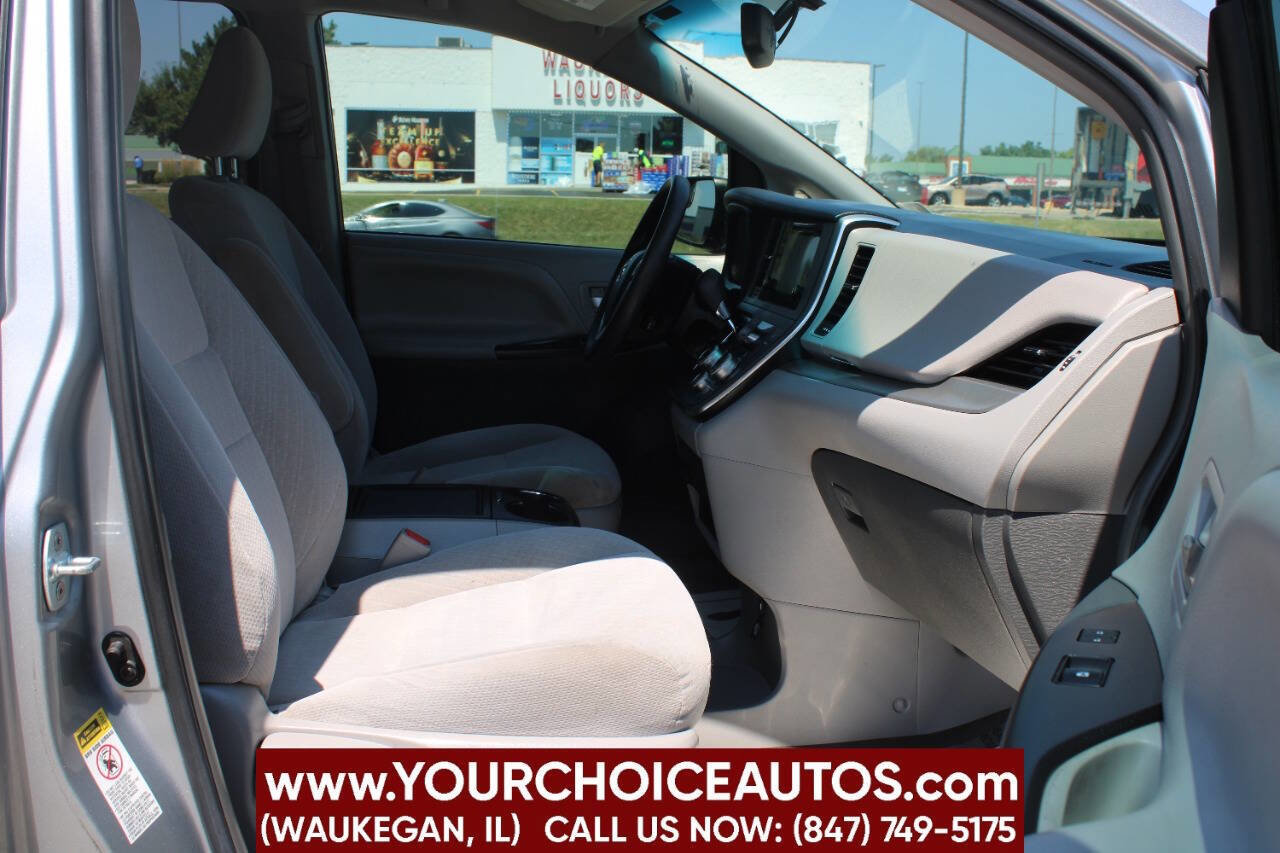 Used 2017 Toyota Sienna LE image 15