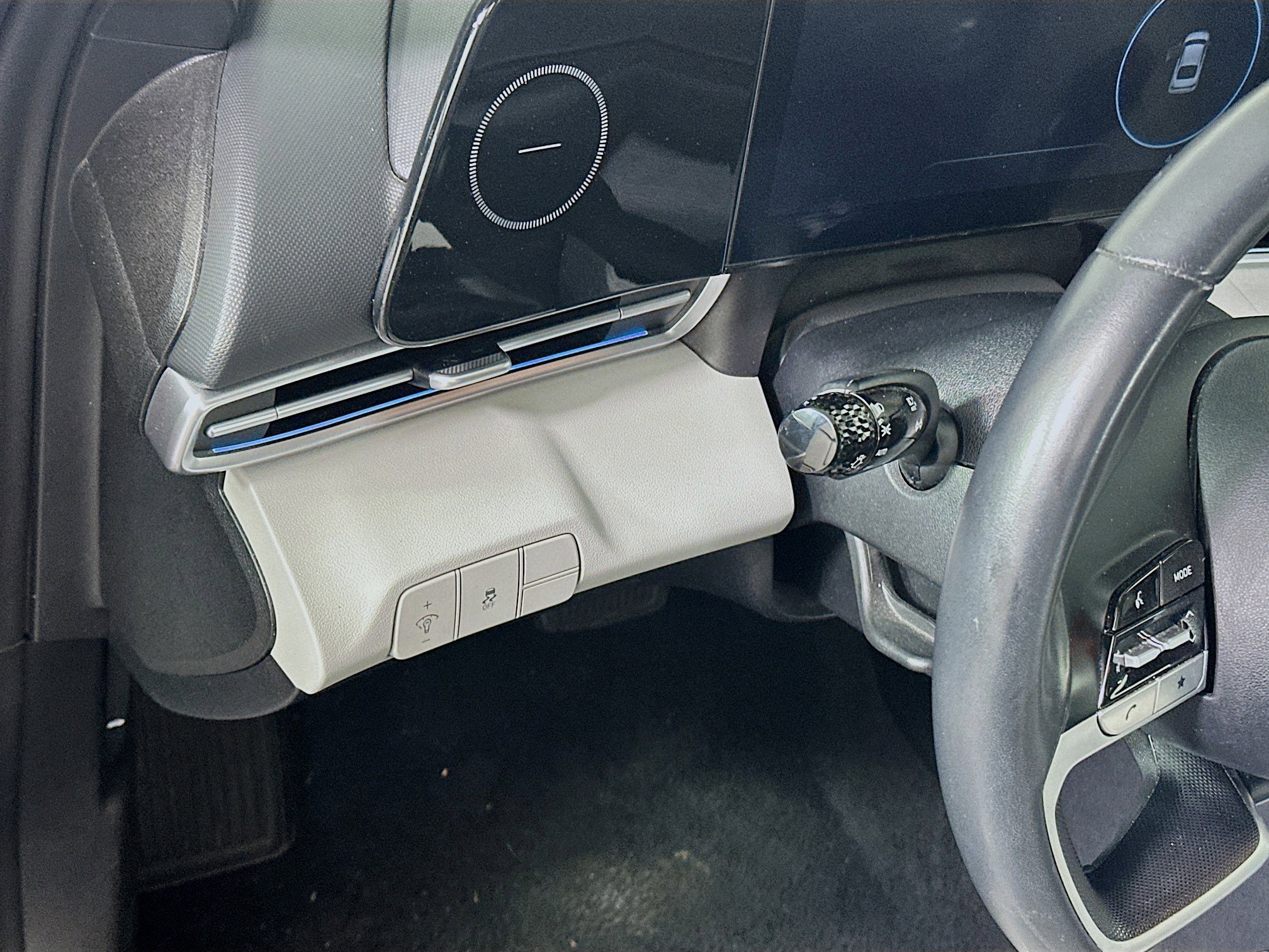 Used 2024 Hyundai Elantra Limited image 17