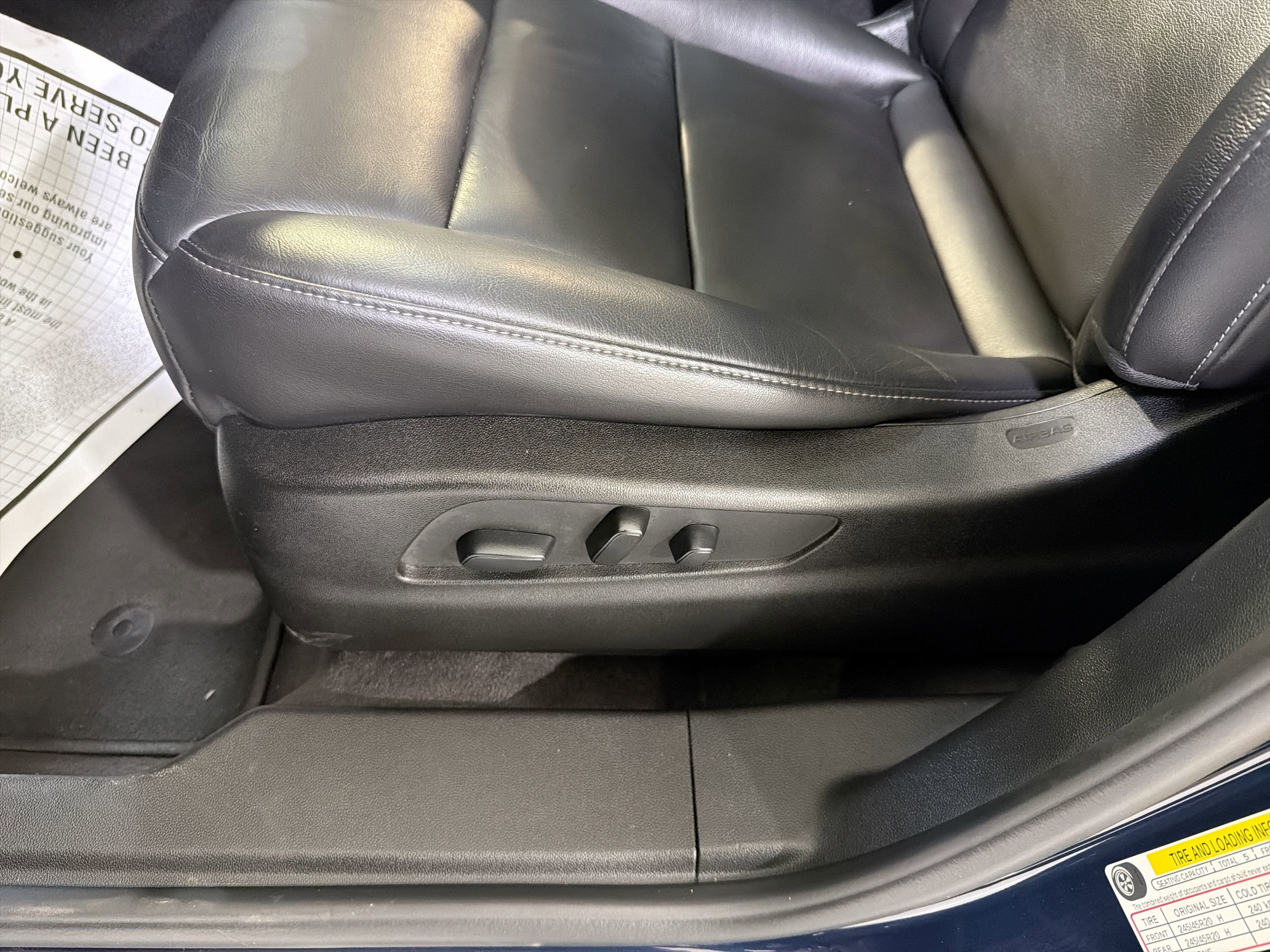 Used 2022 Cadillac XT4 Luxury w/ Cold Weather Package image 11