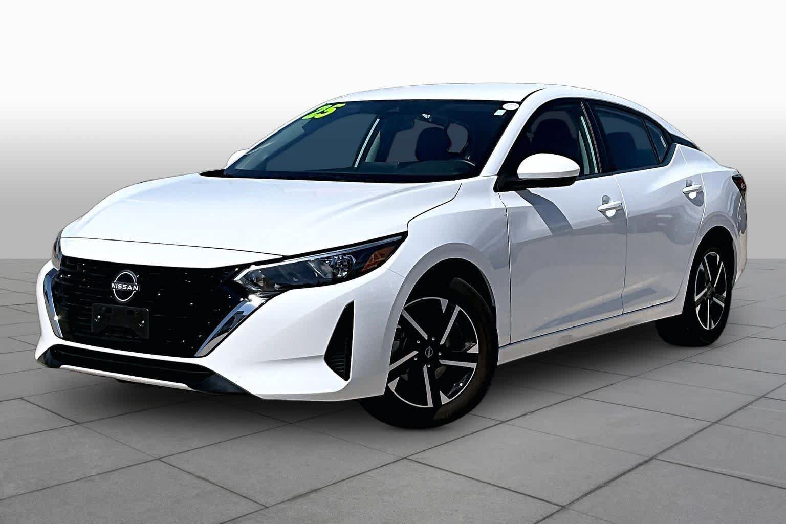 Used 2025 Nissan Sentra SV FWD image 2