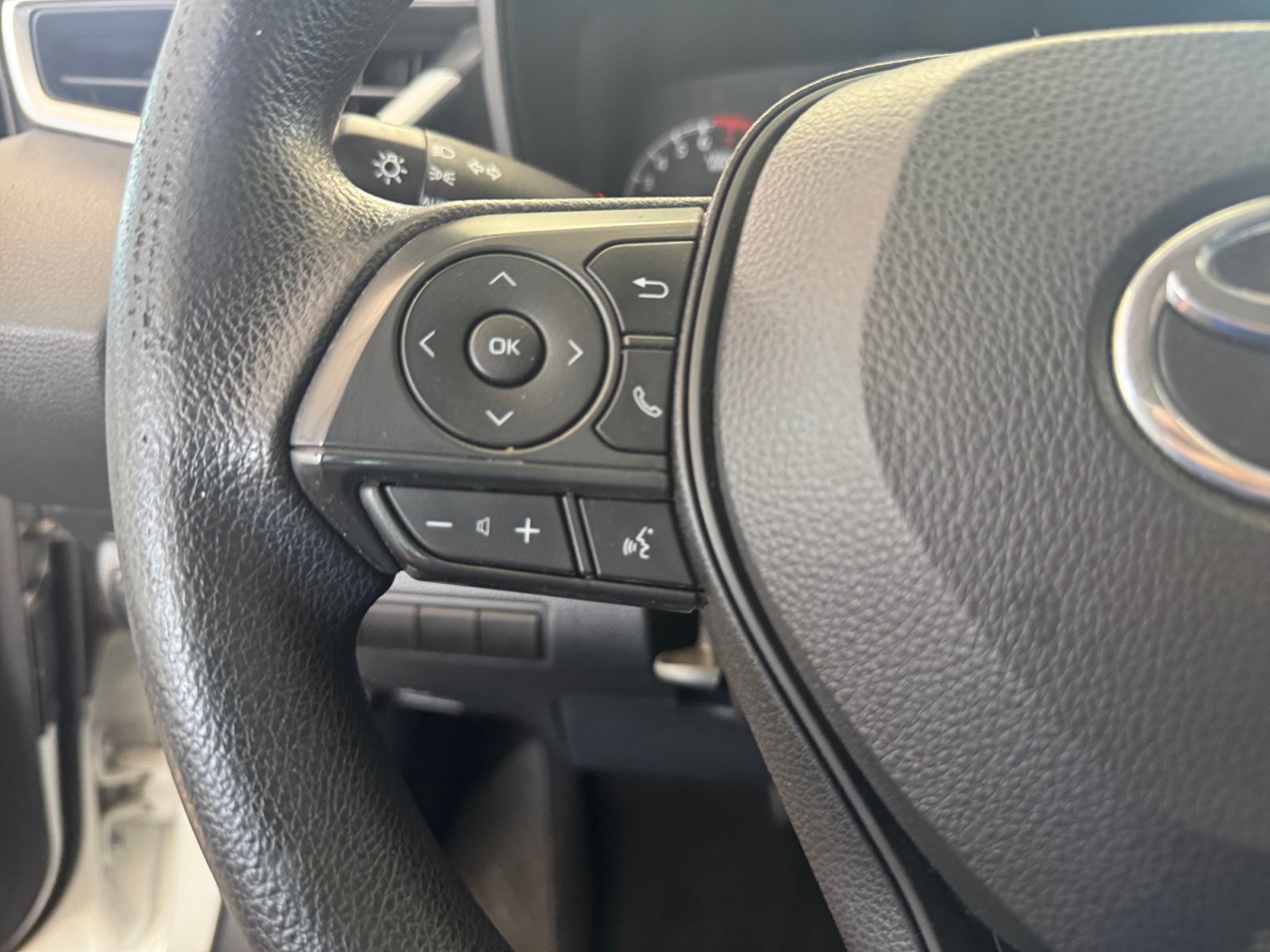 Used 2020 Toyota Corolla LE w/ Carpet Mat Package (TMS) FWD image 13