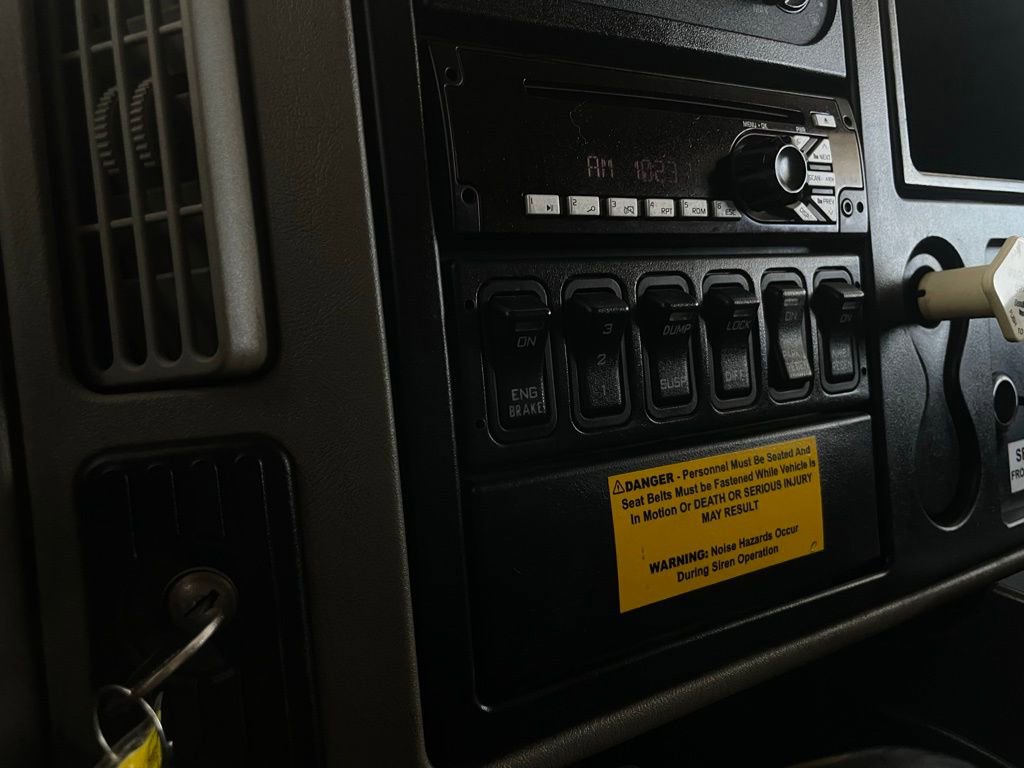 Used 2018 Chevrolet Express 2500 w/ Driver Convenience Package RWD image 37