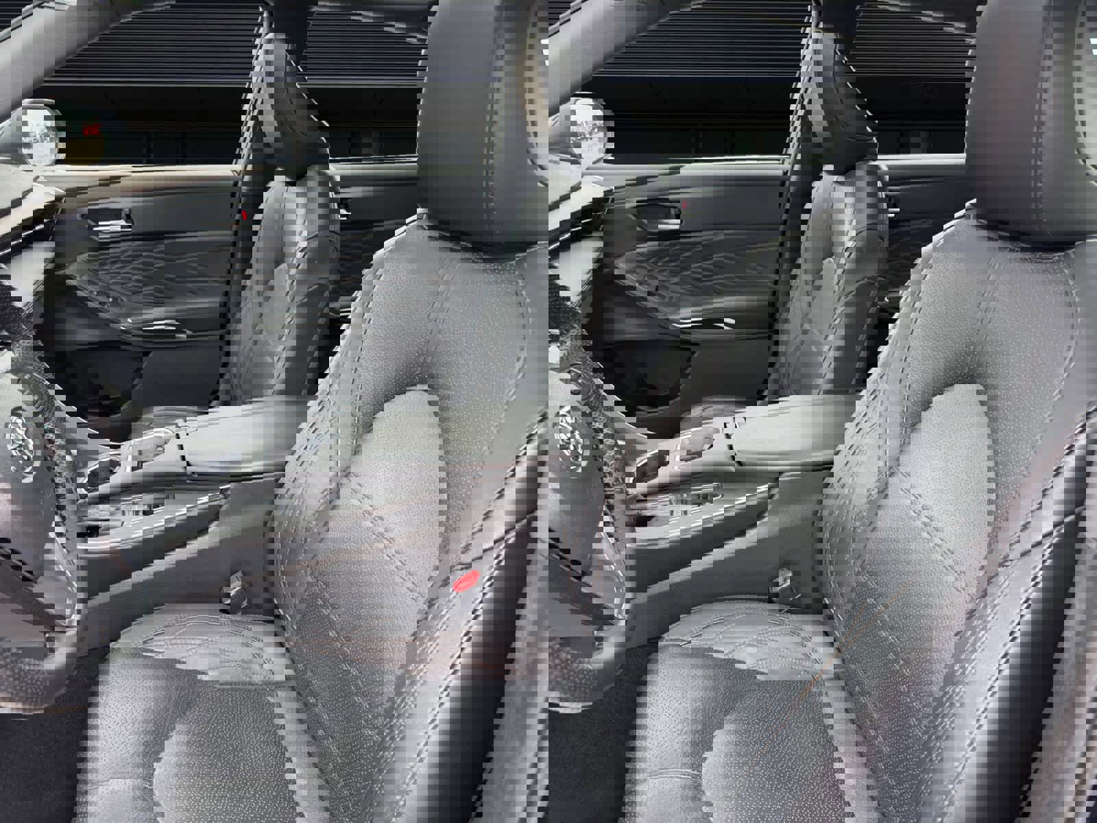 Used 2022 Toyota Avalon Limited image 2