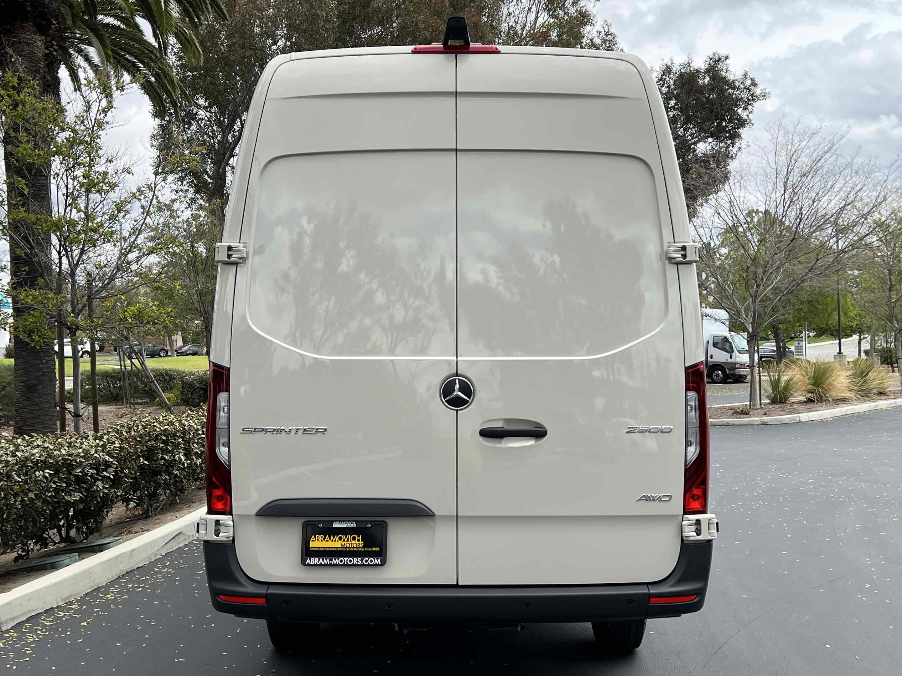 Used 2025 Mercedes-Benz Sprinter 2500 image 17