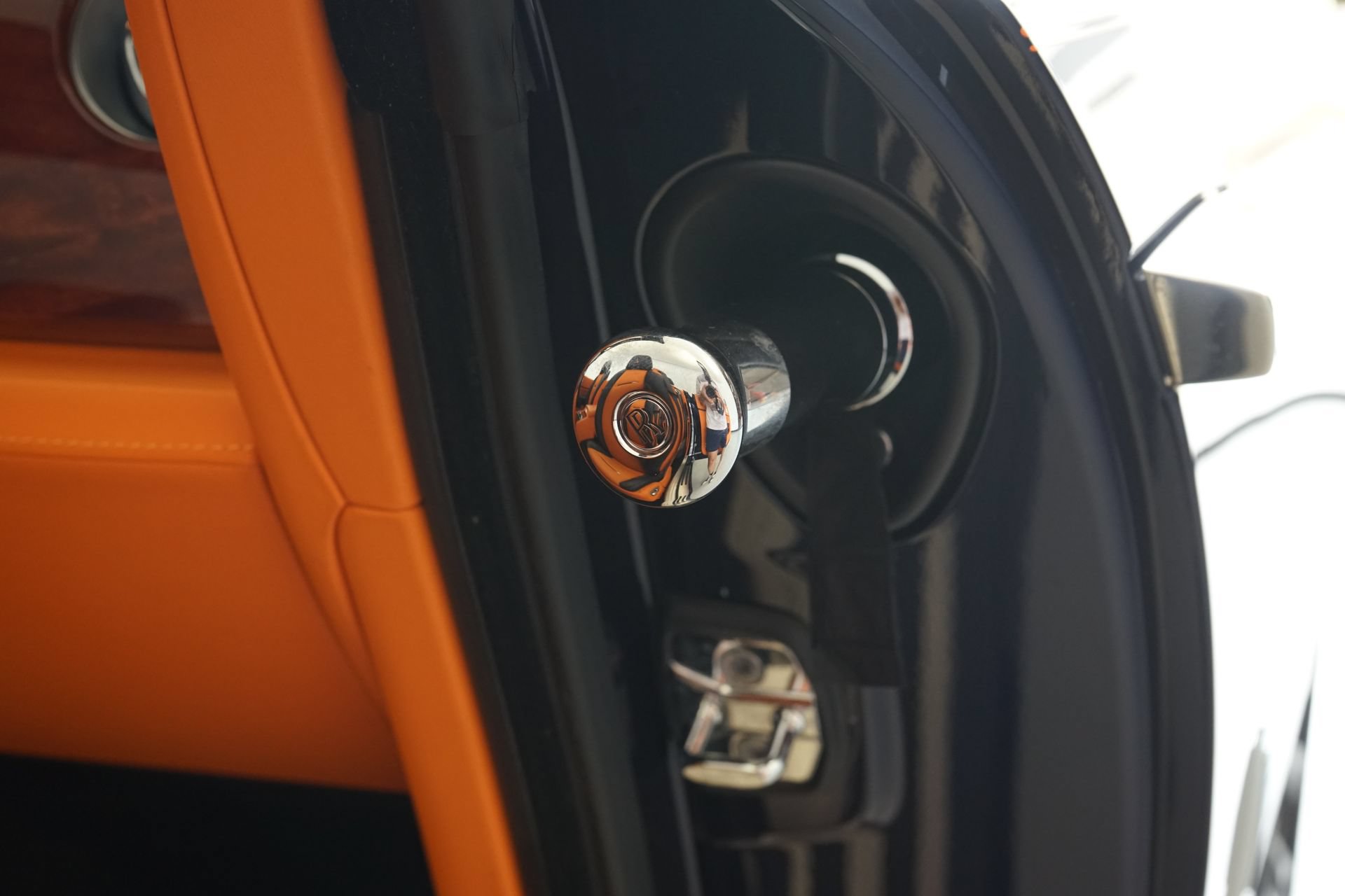 Used 2018 Rolls-Royce Dawn RWD image 35