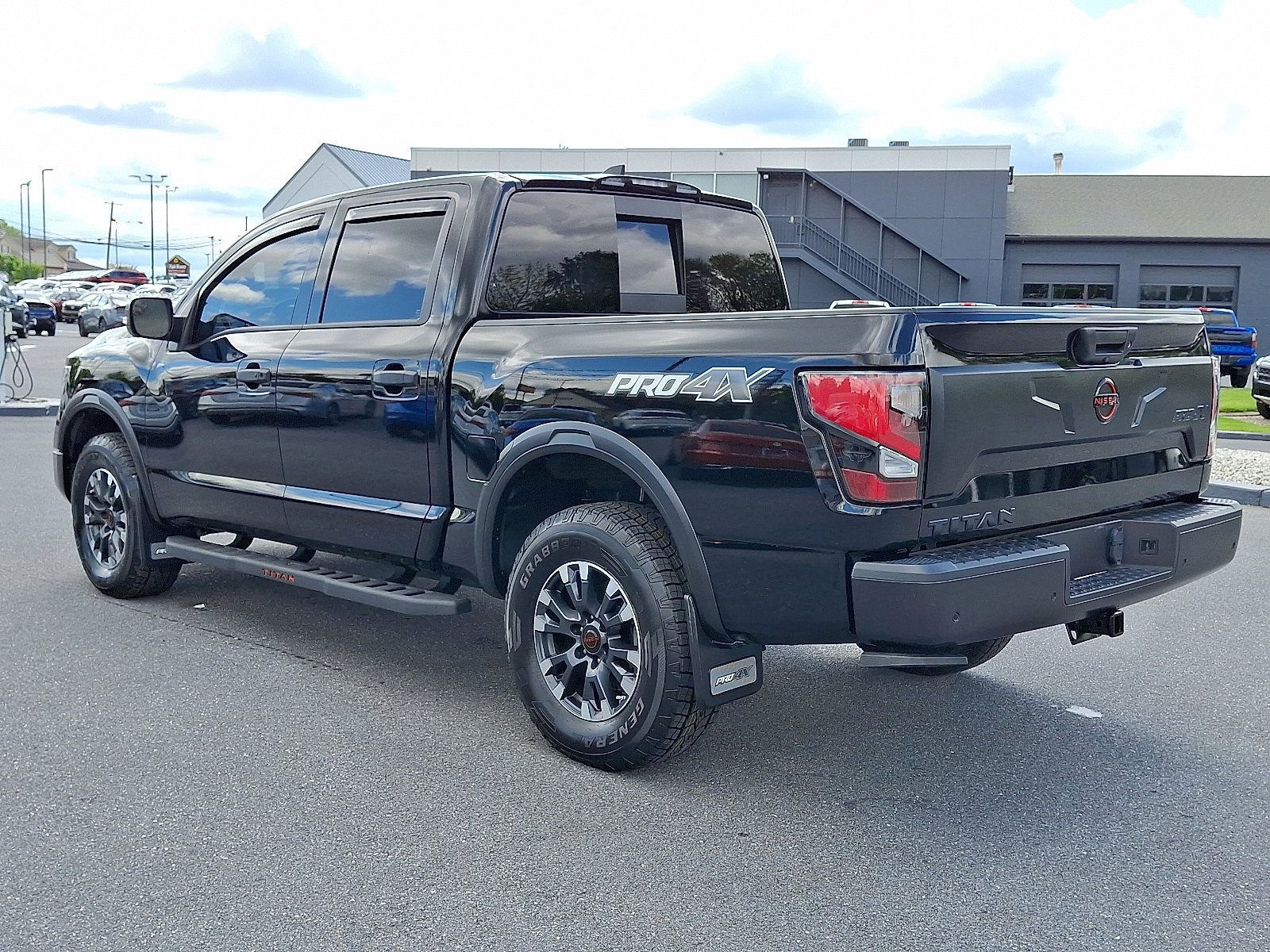 Certified 2023 Nissan Titan PRO-4X w/ Pro-4x Convenience Package AWD/4WD image 5