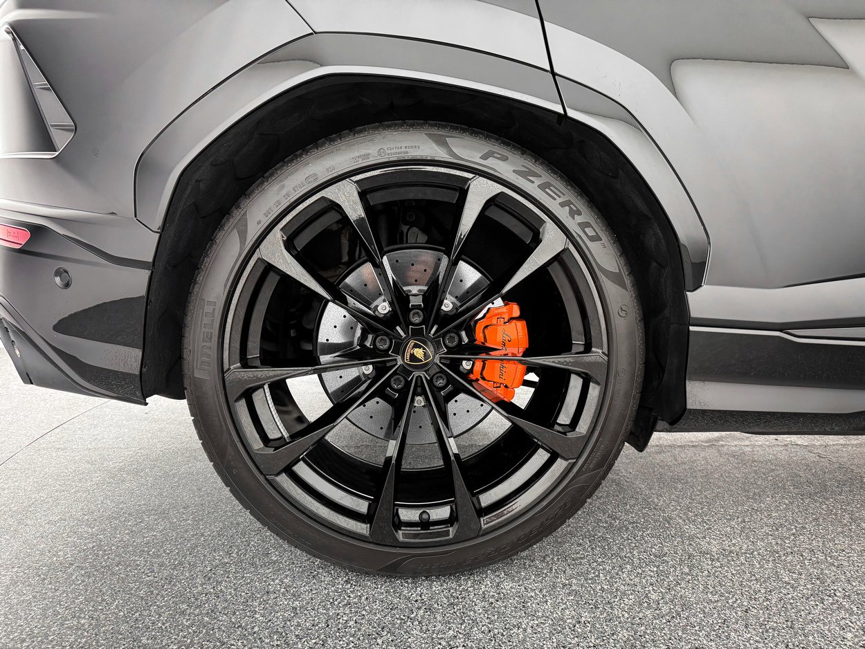 Used 2022 Lamborghini Urus image 34