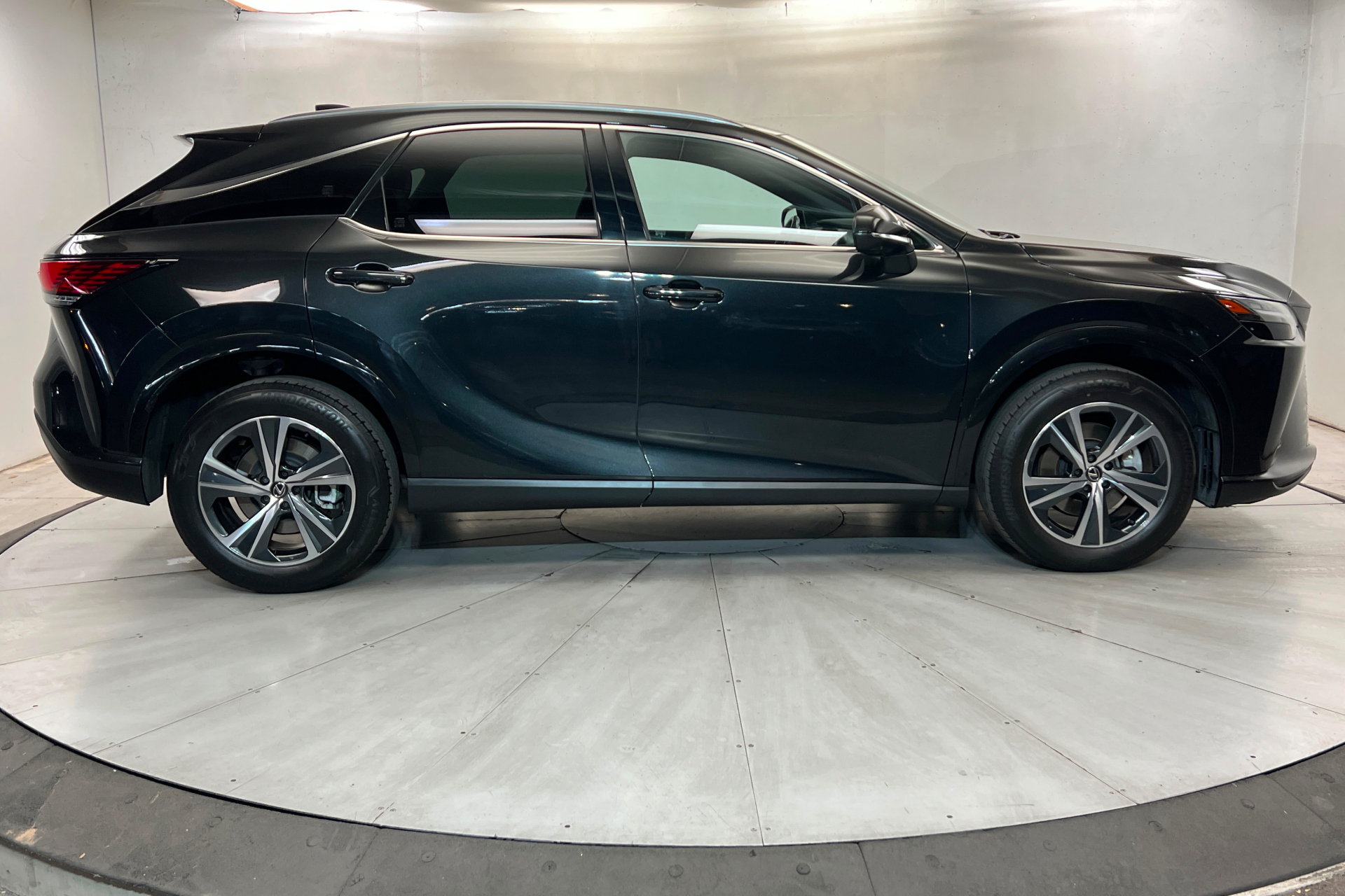 Used 2024 Lexus RX 350 Premium w/ Cold Area Package FWD image 7